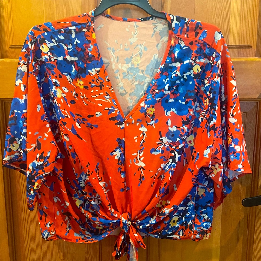 Women’s kimono style v-neck shirt size L/XL
